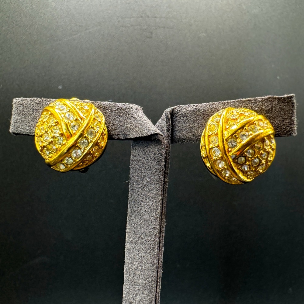 ❗️SOLD❗️LOT 1538 18K gold plated Christian Dior vintage clip on earrings